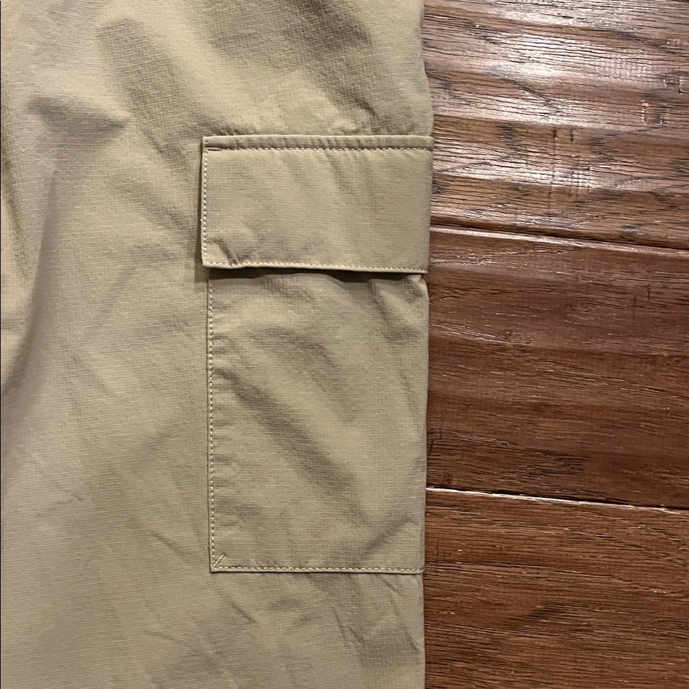 Banana Republic Men's Motion Tech Relaxed Tapered Pant in Khaki Size M - Picture 4 of 7
